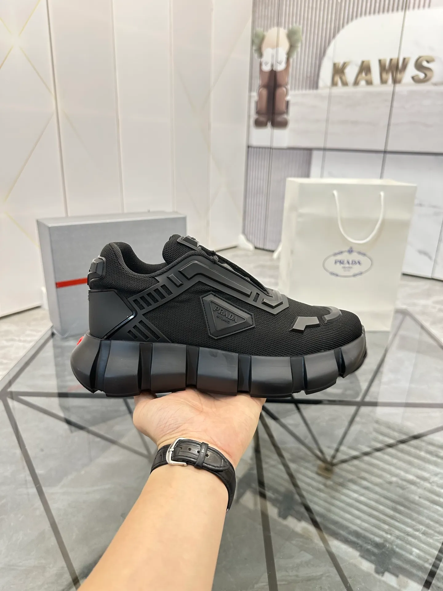 Men's shoes for sale 💰: 💰P580¥ High-end top quality Product trademark: Prada *"Prada*" low-top casual shoes Regular size: 38-45 (can be customized to 46) Product materials: imported breathable fly weave upper, professional glue-making process, breathable lining, cowhide foot pads, original ultra-light foam outsole. No.: 001